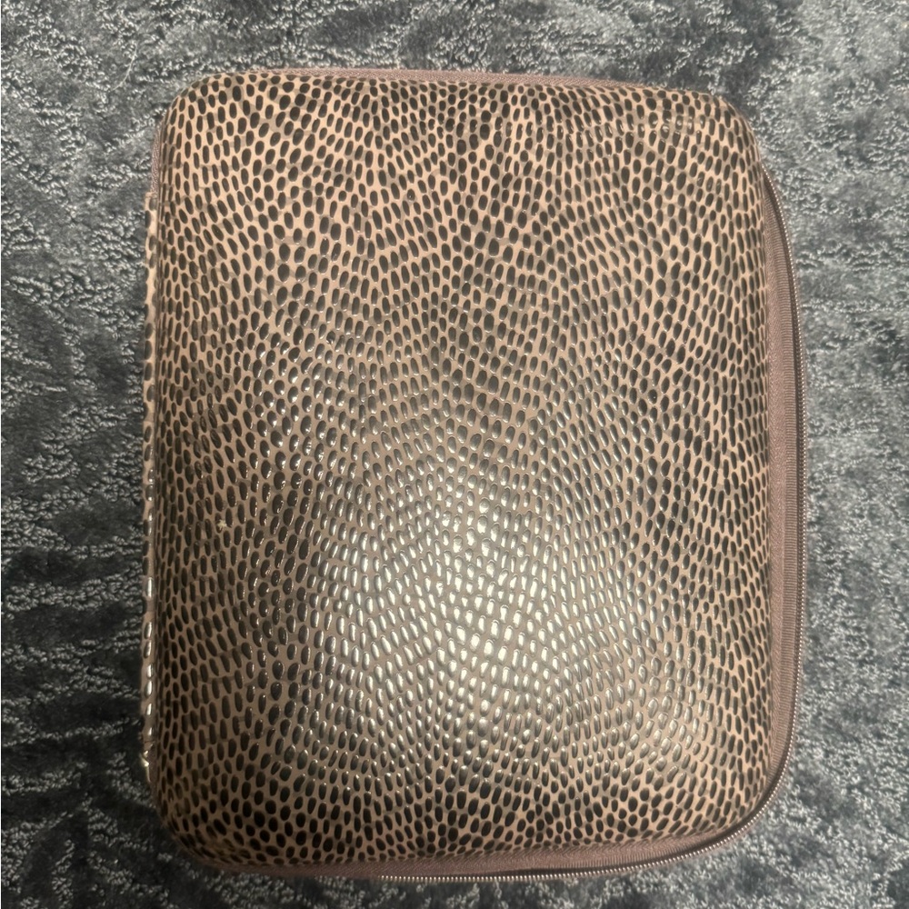Laura Mercier portfolio makeup case